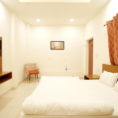 Apoorva Guest House Ayodhya Exterior photo