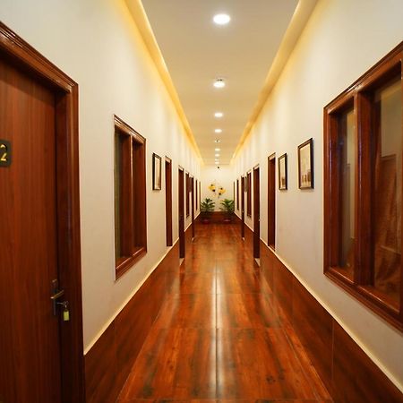 Apoorva Guest House Ayodhya Exterior photo