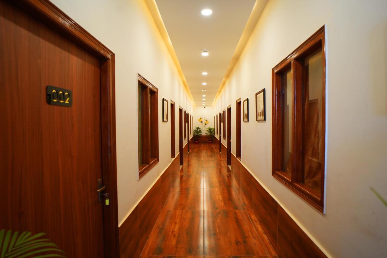 Apoorva Guest House Ayodhya Exterior photo