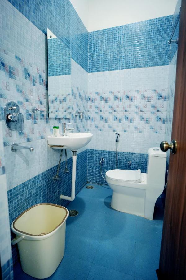 Apoorva Guest House Ayodhya Exterior photo